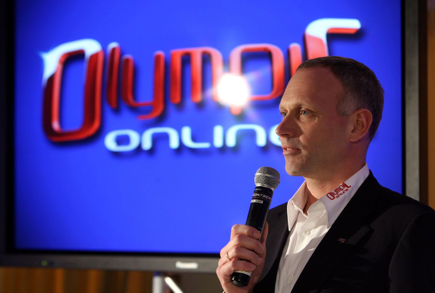 Olympic Entertainment Group'i juht Armin Karu ettevõtte online-kasiino avamisel.