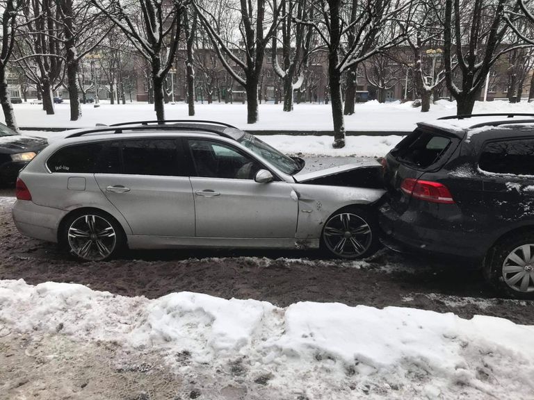 Volkswagenis istunu ei saanud õnnetuses kannatada.