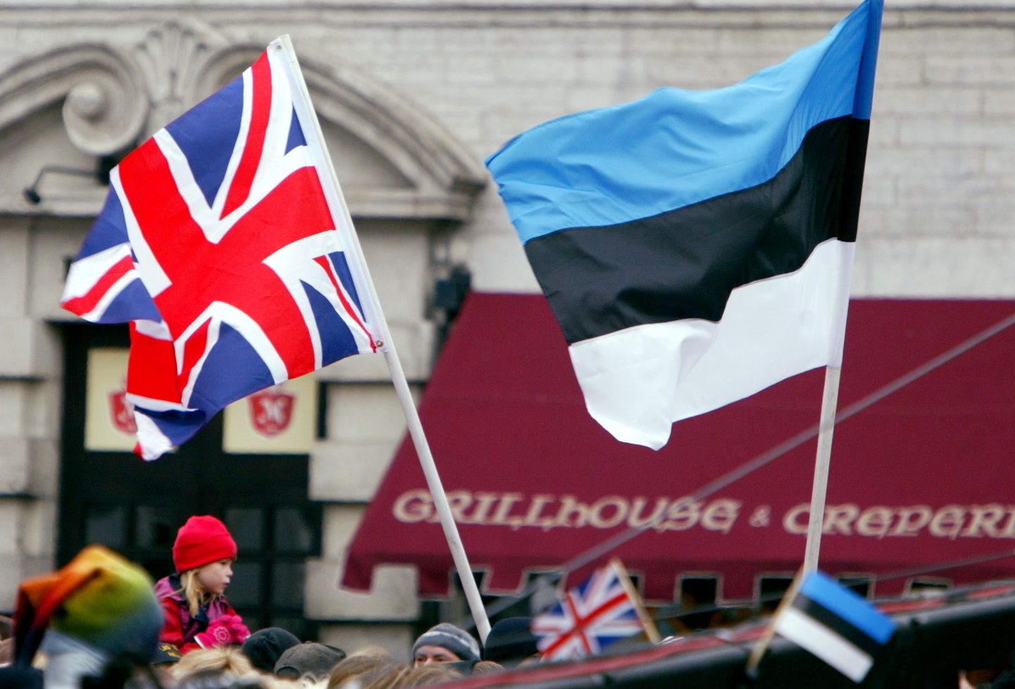 Suurbritannia ja Eesti lipud 2006. aastal Tallinnas toimunud Briti kuninganna viisiidi ajal.
