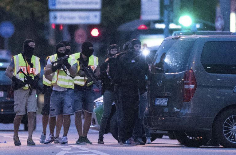 Julgeolekujõud reede õhtul Münchenis. 
