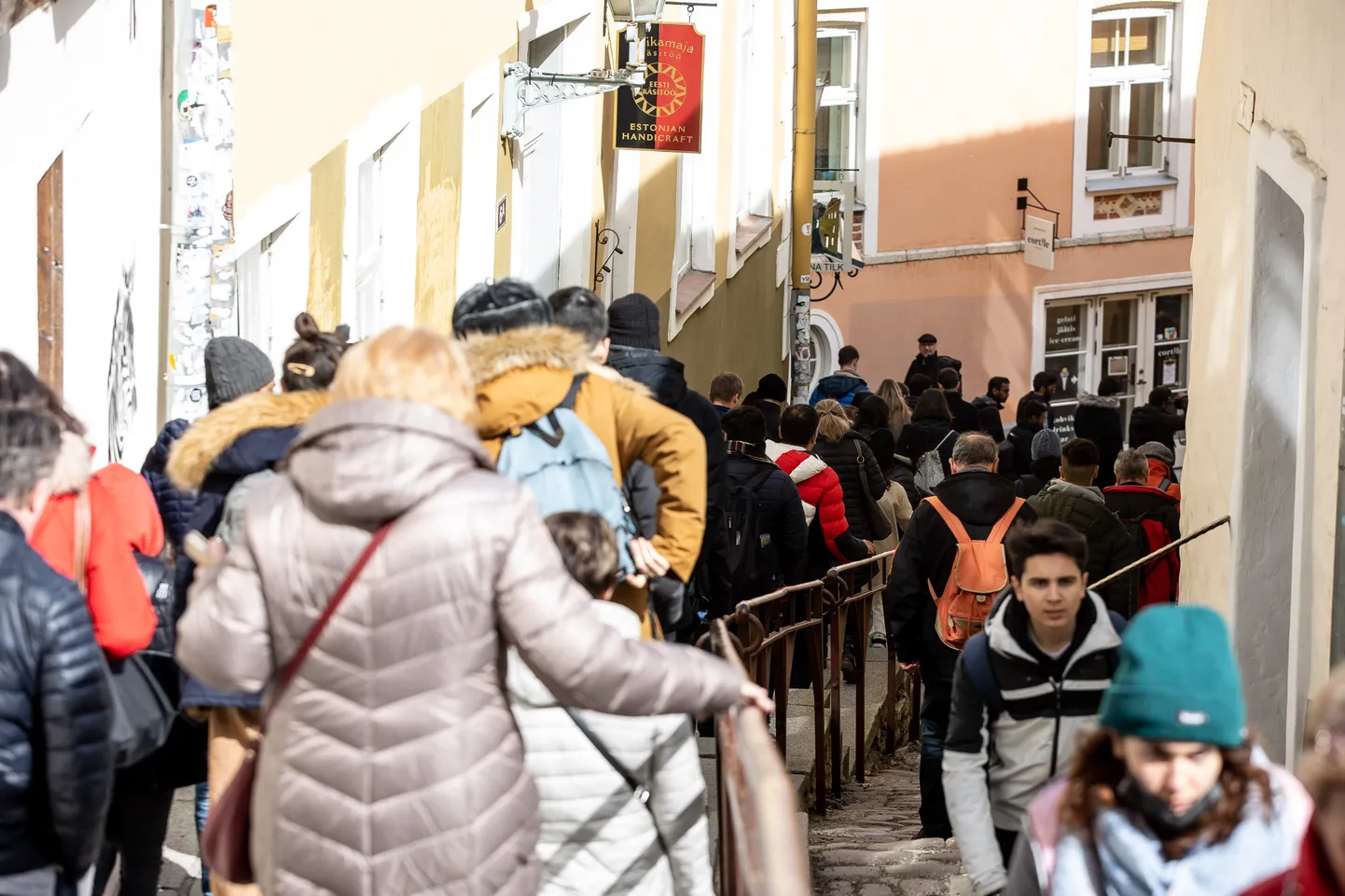 Turistid Tallinna vanalinnas.