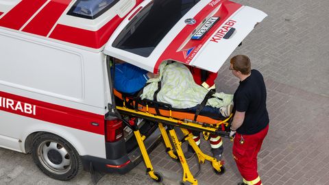 Kes hakkab patsienti kandma? Kiirabi liidule tuli brigaadide kärpimine üllatusena