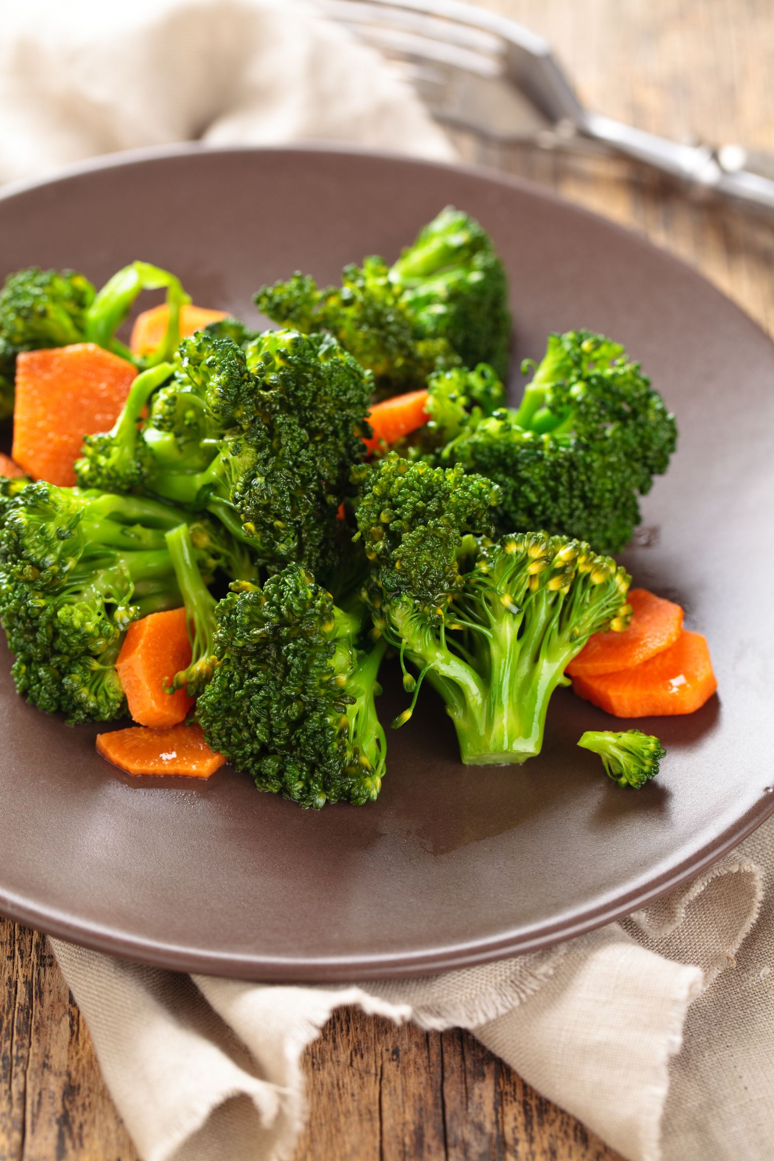 Lisaks brokolile sisaldub koostisosa veel kapsas, lillkapsas, Brüsselikapsas ja lehtkapsas.