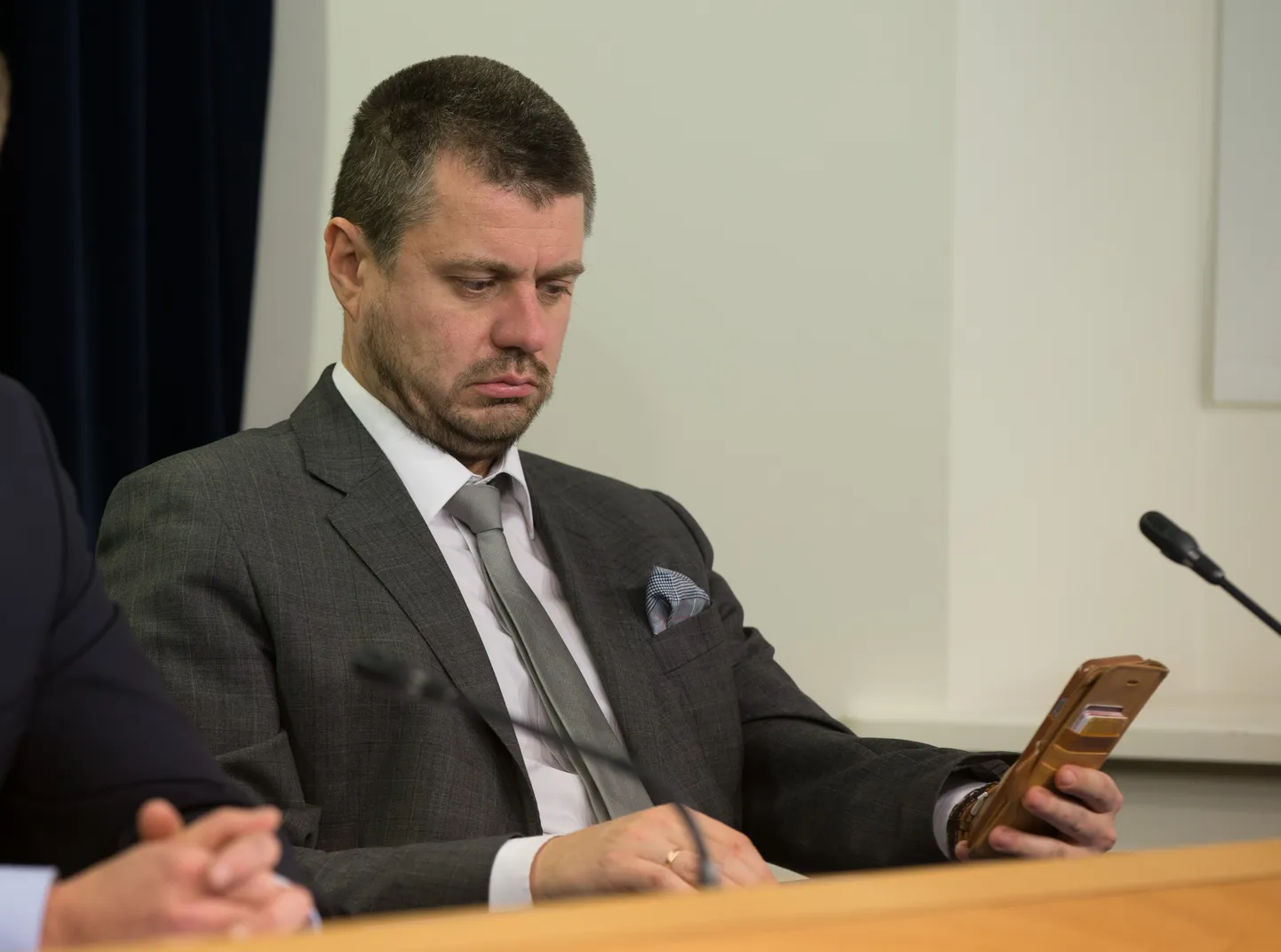 Justiitsminister Urmas Reinsalu, kelle valitsemisalasse on konkurentsiamet viimased kaks aastat kuulunud, ei kahtle ameti sõltumatuses, kuigi plaanib selle töö tõhustamise valitsuskabinetis alanud aastal jutuks võtta.