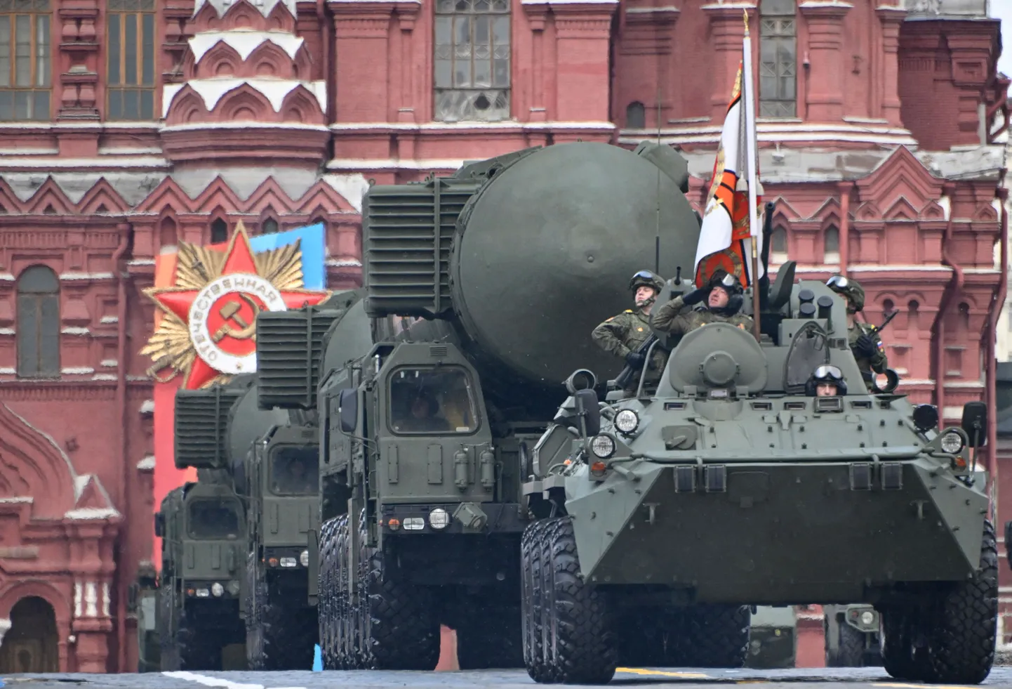 По оценкам BOFIT, аналитического центра центрального банка Финляндии по вопросам развивающихся стран, рост экономики восточного соседа замедлится к концу года, в основном из-за нехватки рабочей силы и ограниченности производственных мощностей.