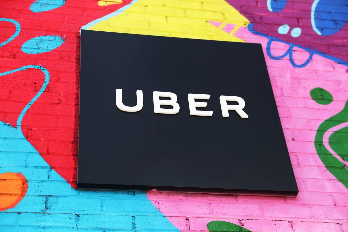 Juulis teatasid Hiina elektrisõidukite tootja BYD ja Uber koostööst, et Uberi juhtidele  Euroopasse ja Ladina-Ameerikasse tuuakse umbes 100 000 elektrisõidukit