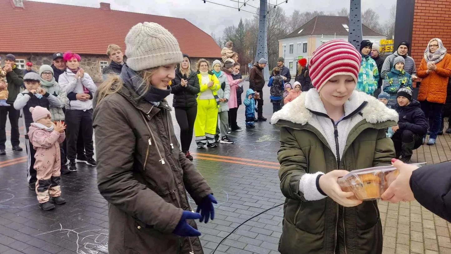 Osalejate tunnustamine Tõrva keskväljakul