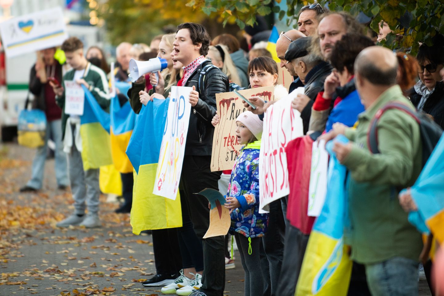 Акция протеста у посольства России против обстрелов Украины, 10 октября 2022 года