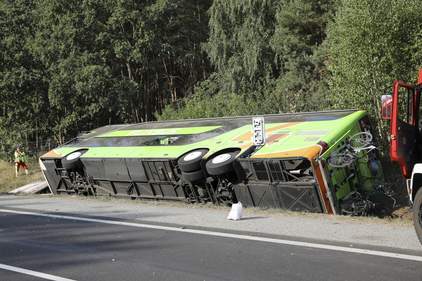 Saksamaal sõitis teelt välja reisibuss.