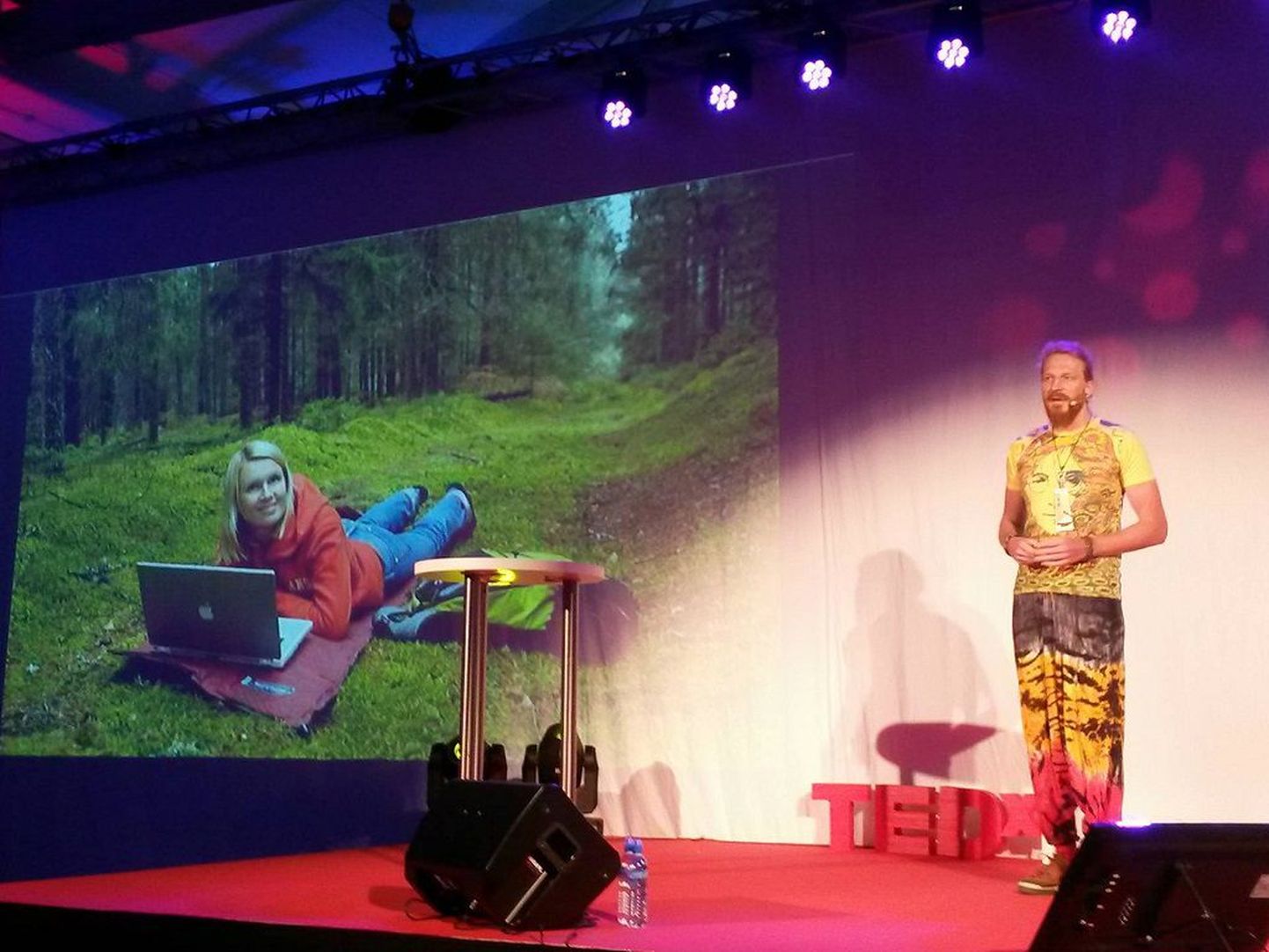 Programmeerija Anton Keks, üks Codeborne firma asutajatest rääkis TEDx Lasnamäel digitaalse elu kasuteguritest.