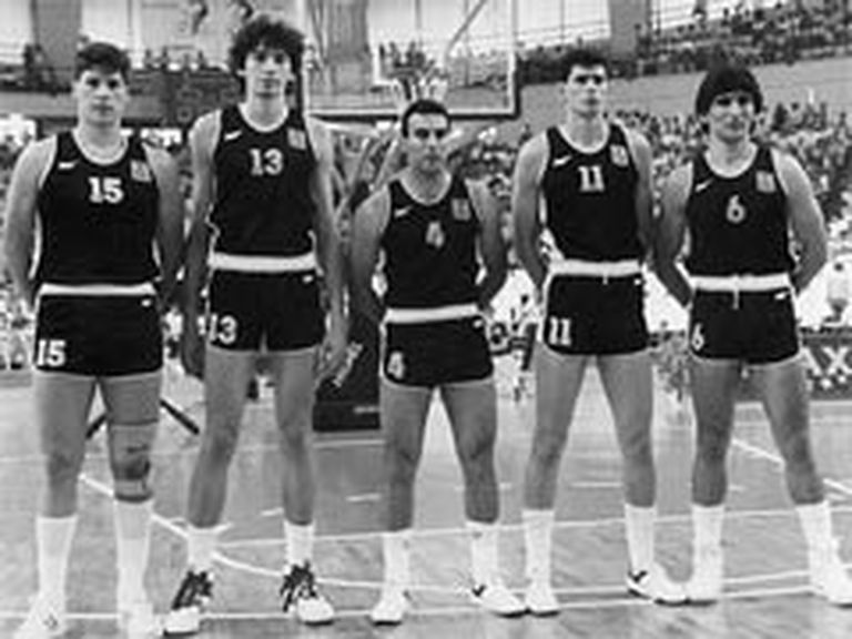 Pirmais Grieķijas zelts, 1987. gads - pirmais no labās tagadējais Grieķijas izlases galvenais treneris Panajotis Janikis, centrā - Nikos Gallis... 