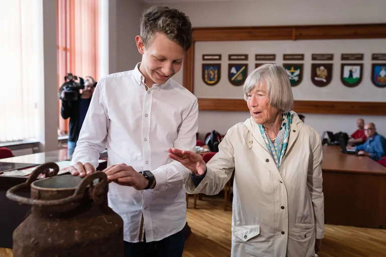 Waldtraut von Finckensein ja Patryk Lessman (vasakul)