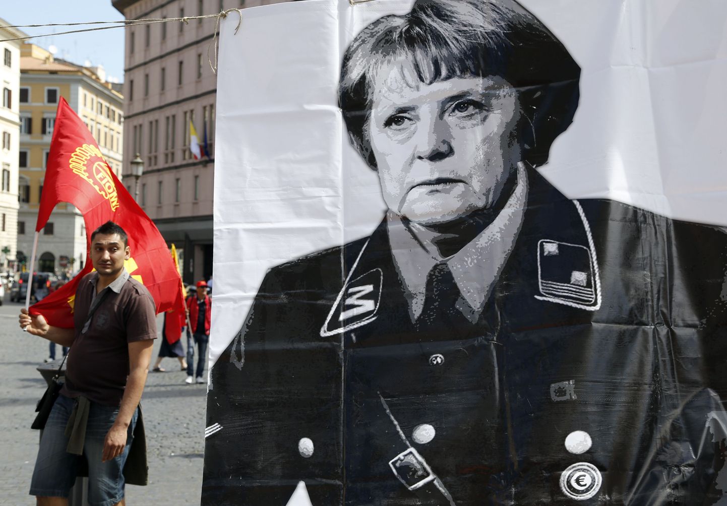Angela Merkelist avaldati foto, milles ta on Ida-Saksamaa sõdurivormis