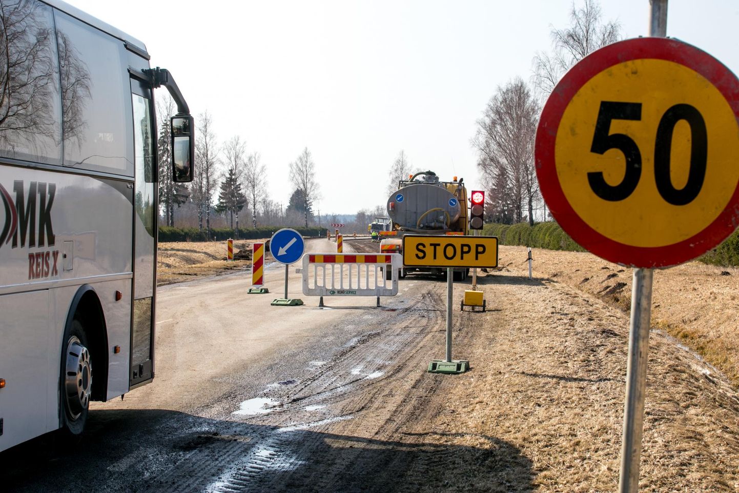 Kõpu–Tõramaa–Jõesuu maantee lõik on suletud kella 18ni, ümbersõit on Kootsi kaudu.