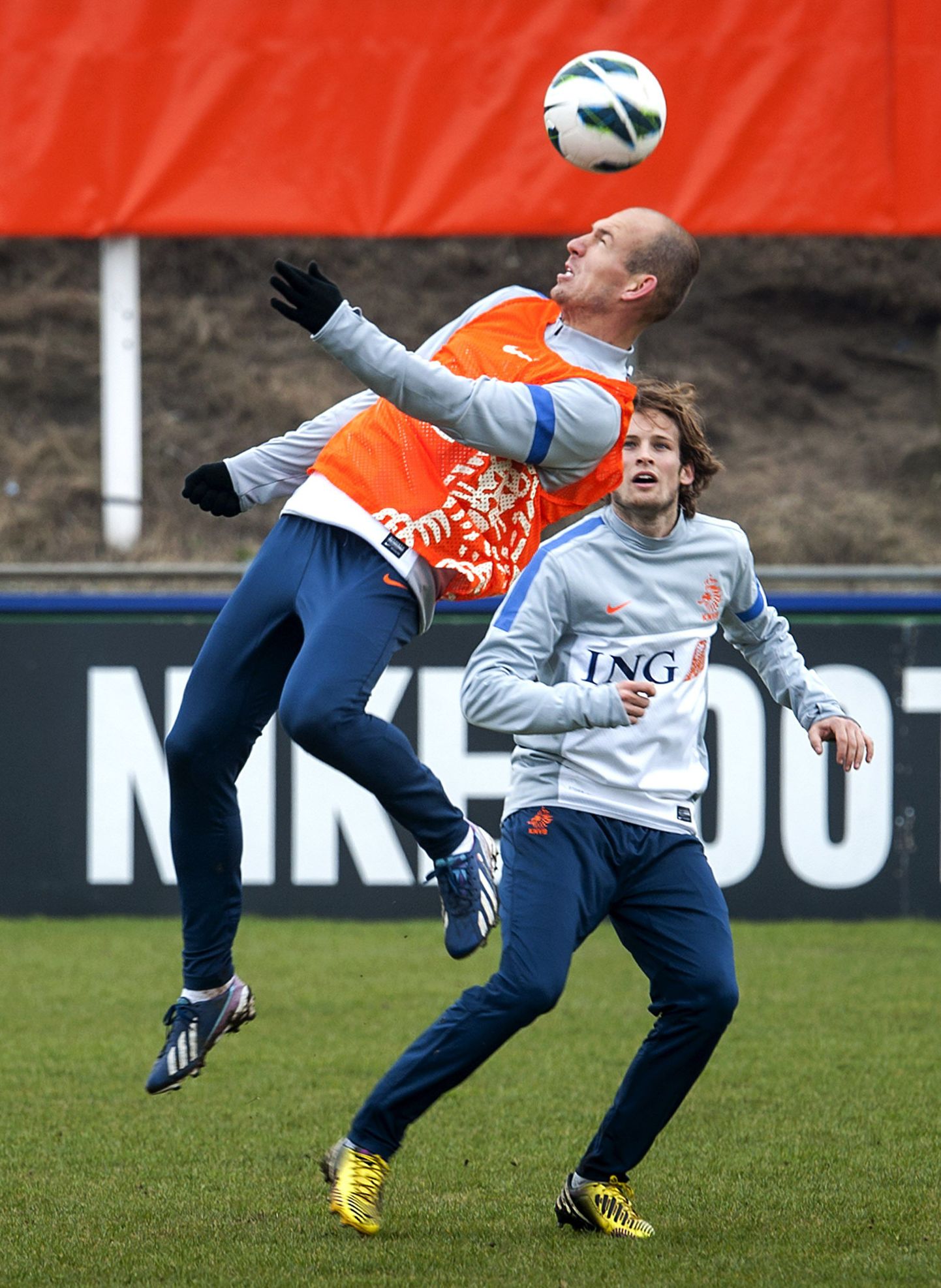 Arjen Robben (vasakul) ja Daley Blind Hollandi koondise treeningul.