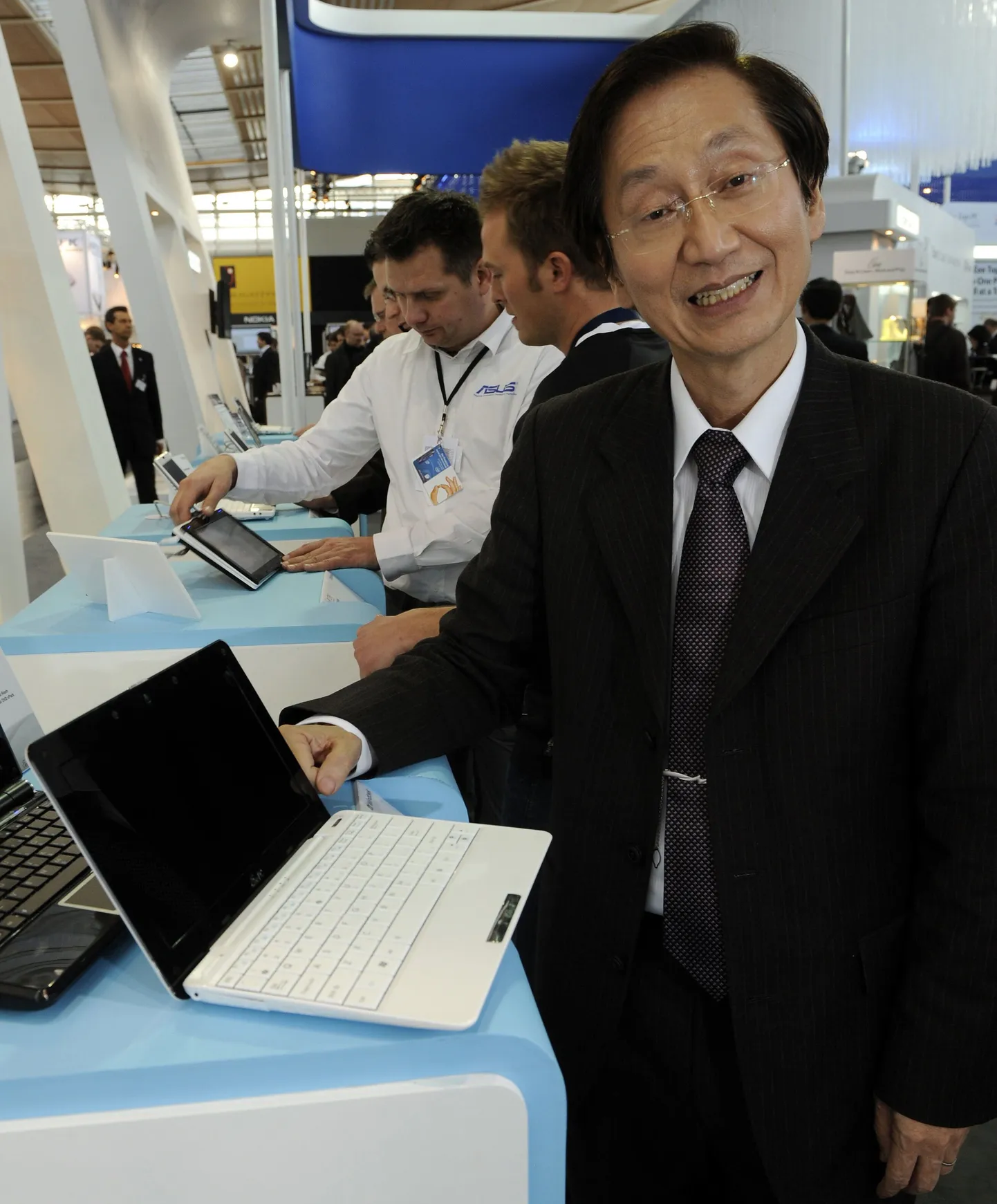 Asus esitles tehnoloogiamessil Cebit sülearvutit Eee 1008HA.