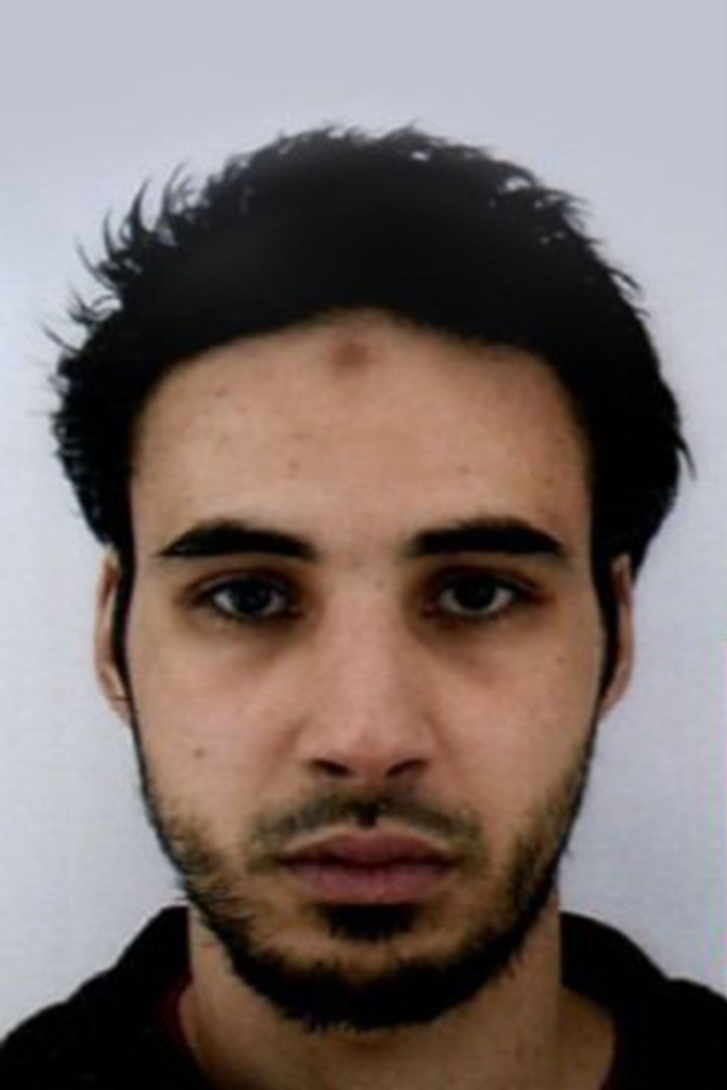 Полиция Франции объявила в розыск 29-летнего Шерифа Шекатта, подозреваемого в нападении на рождественский рынок в Страсбурге, в ходе которого погибли три человека и пострадали 13.