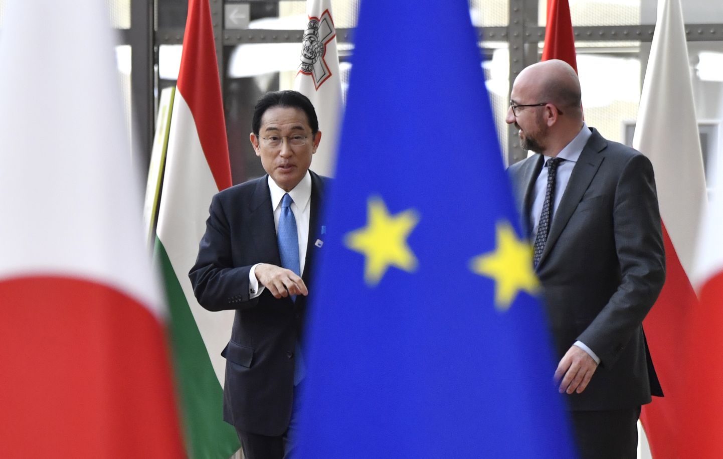 Jaapani peaminister Fumio Kishida ja Euroopa Ülemkogu alaline eesistuja Charles Michel Brüsselis 24. märtsil 2022. Foto on illustratiivne.