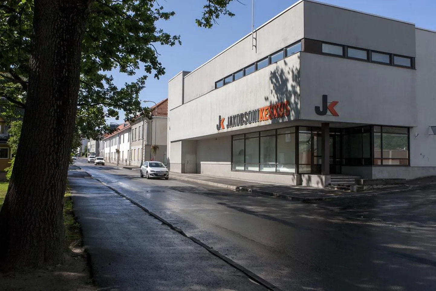 Nii Jakobsoni keskuse omanik kui kohalik maakler on kindlad, et hoone tühjaks ei jää.
