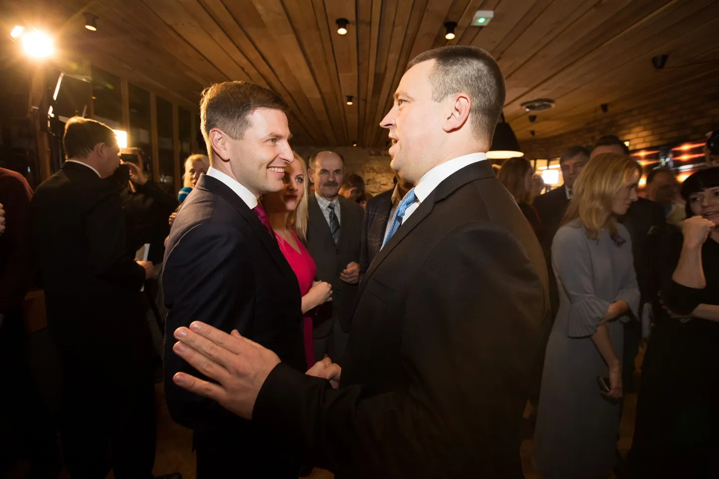Valimised. Reformierakonna valimispidu, restoranis R14 Pildil vasakult Hanno Pevkur, Jüri Ratas.