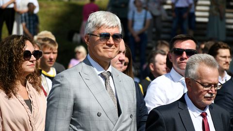 Bartaševičs grasās arī pēc atstādināšanas kontrolēt solījumu izpildi