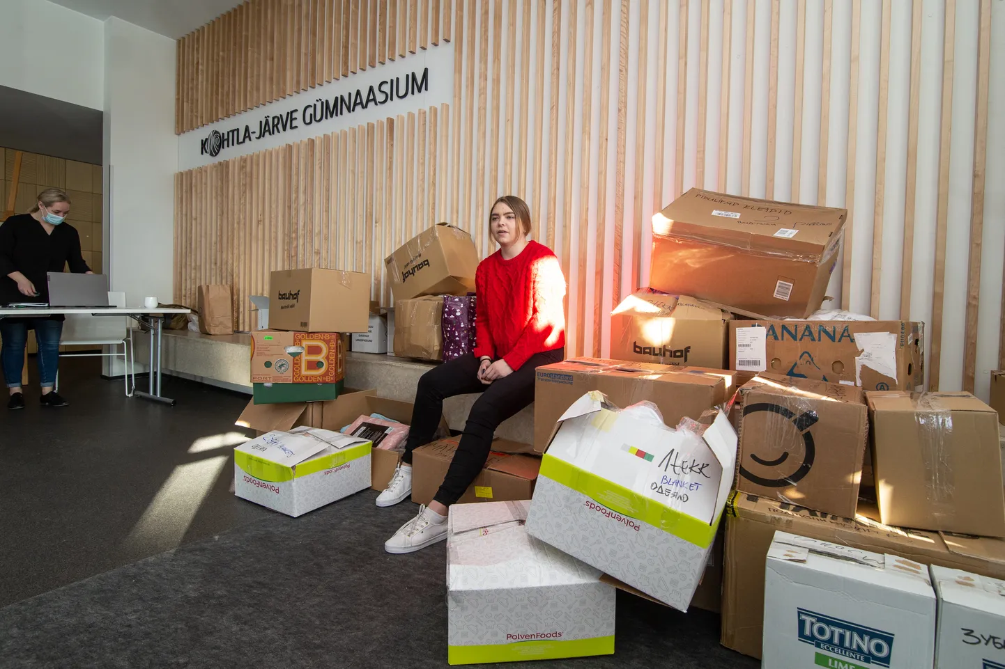 Mitmes Ida-Virumaa koolis käivitati pärast sõja algust humanitaarabi kogumine Ukrainale. Pildil on heategevusaktsioon Kohtla-Järve gümnaasiumis eelmisel nädalal.