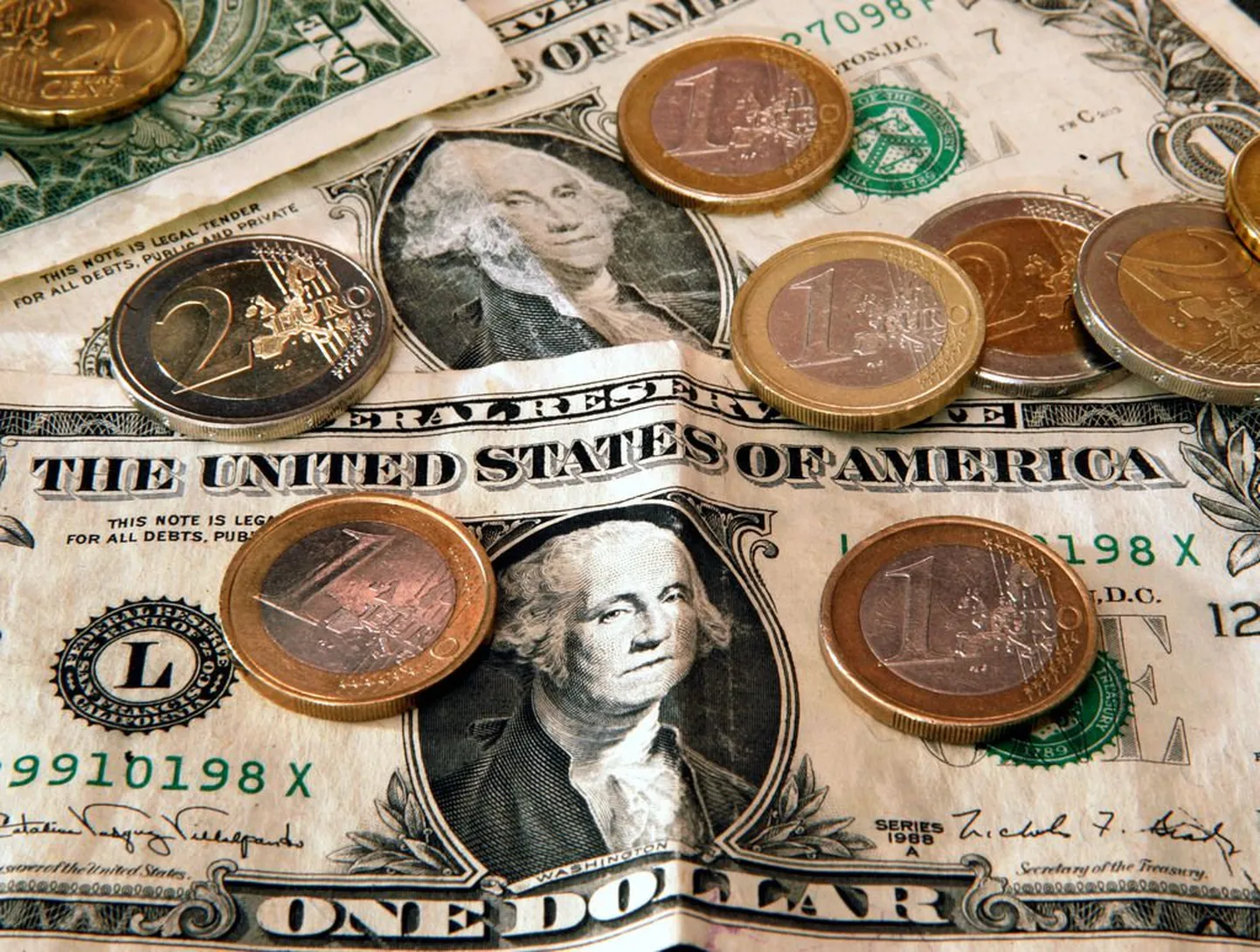 Euro mündid ja USA dollarid