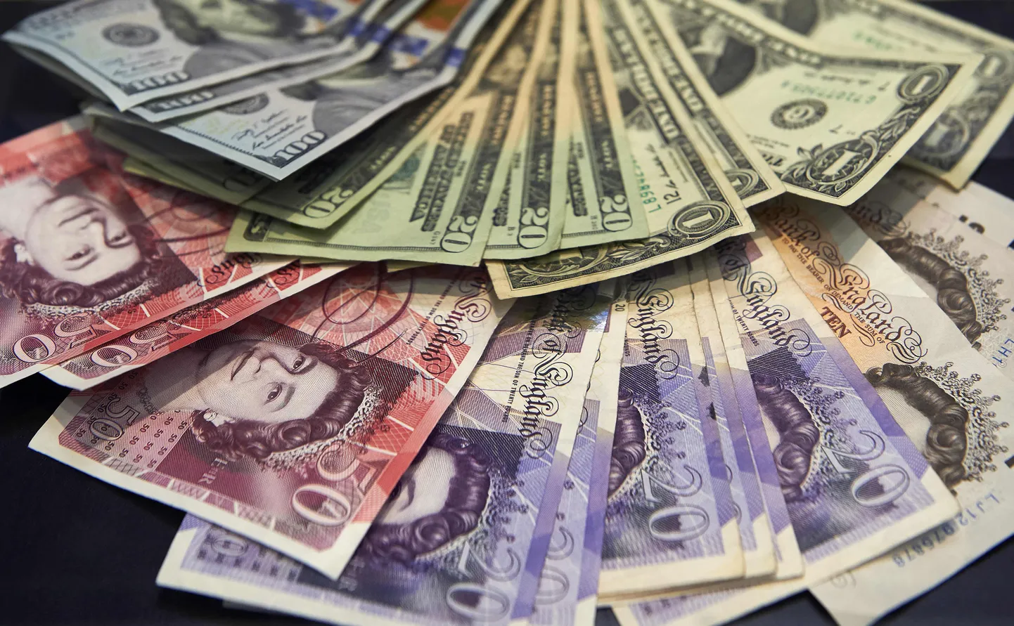 USA dollarid ja Briti naelsterlingid