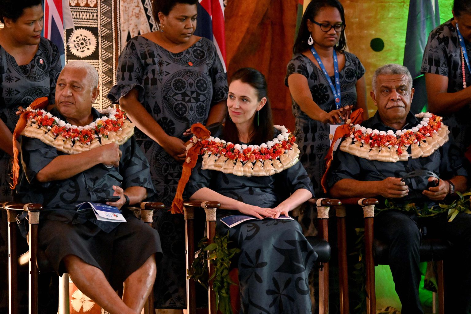 Võõrustajamaa Fidži peaminister Frank Bainimarama (vasakul), Uus-Meremaa valitsusjuht Jacinda Ardern ja Vanuatu peaminister Bob Loughman 14. juulil Fidži pealinnas Suvas Vaikse Ookeani Saarte Foorumi tippkohtumisel.