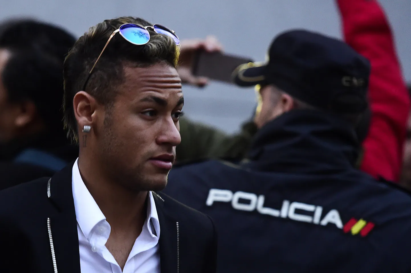 Neymar on pidevalt maksuametiga pahuksis.