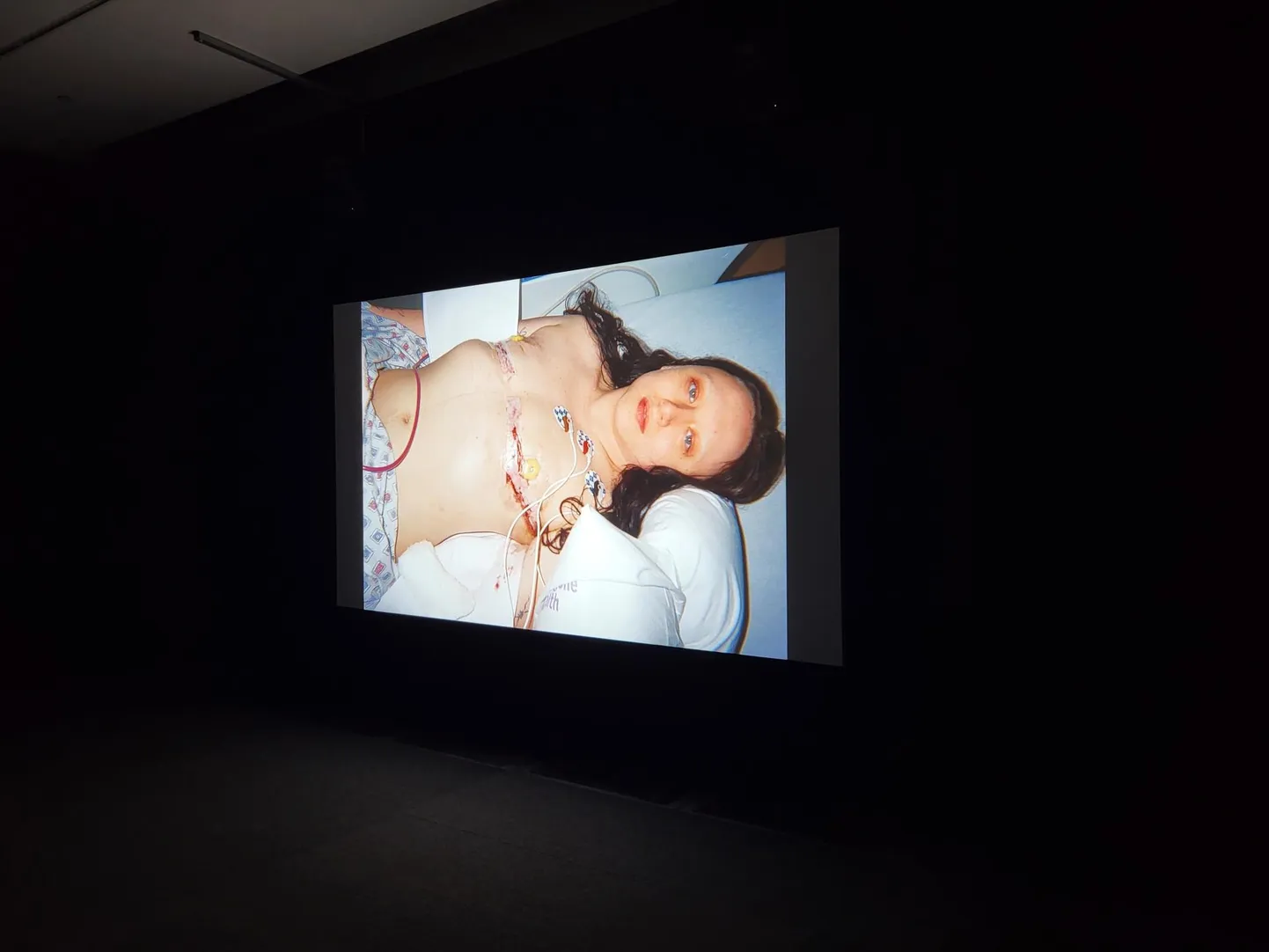 Samira Elagozi & Z Walshi video «You can't get what you want but you can get me» (2023) dokumenteerib valulikku soovahetusoperatsiooni.