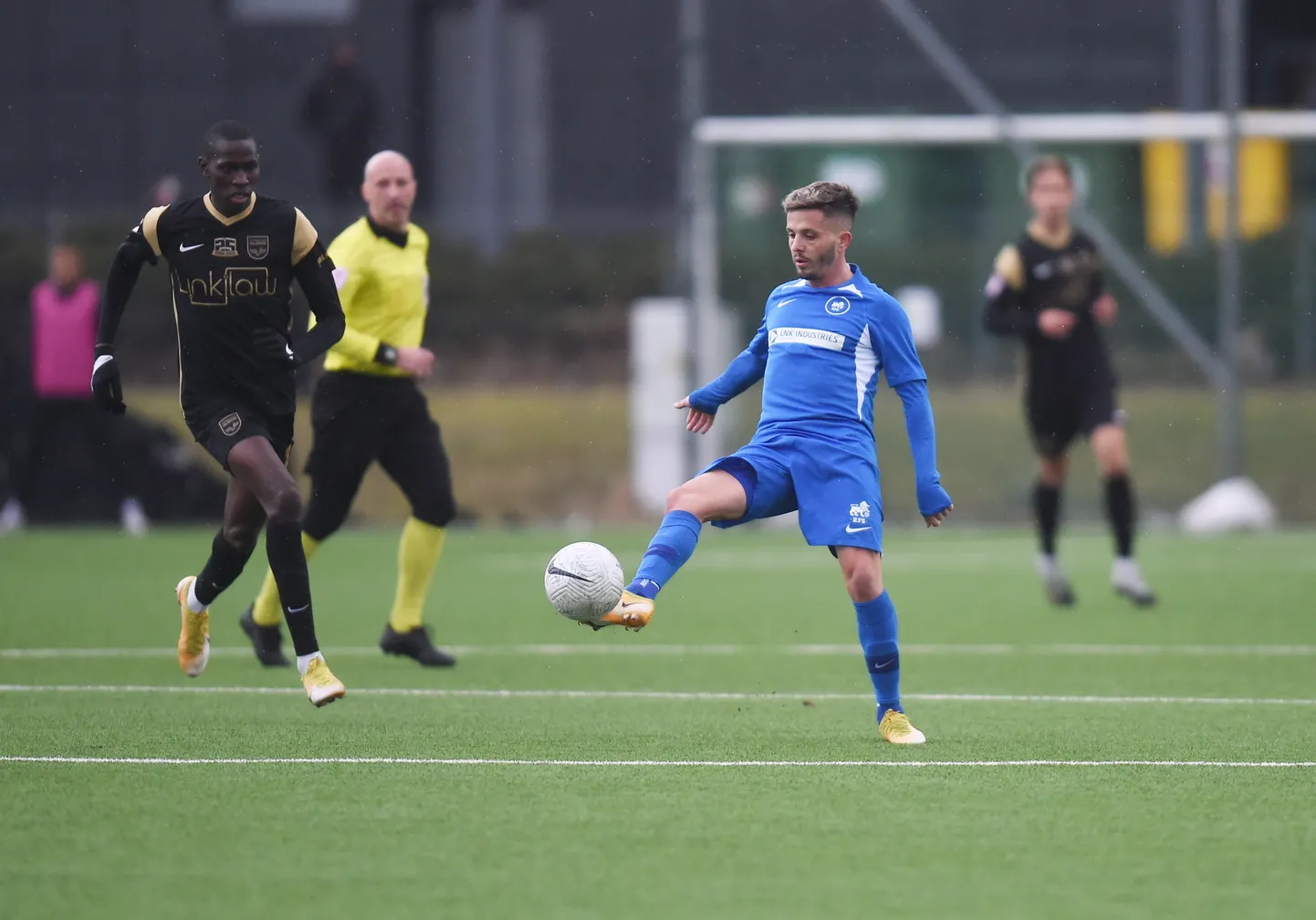 "Optibet" Latvijas futbola virslīgas spēle Rīgas Hanzas vidusskolas futbola laukumā, kurā tiekas  FK "RFS" un "Valmiera" FC komandas.