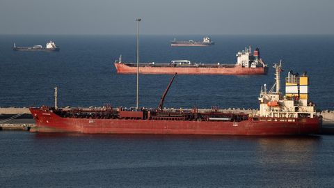 Nafta hind langes alla 100 dollari