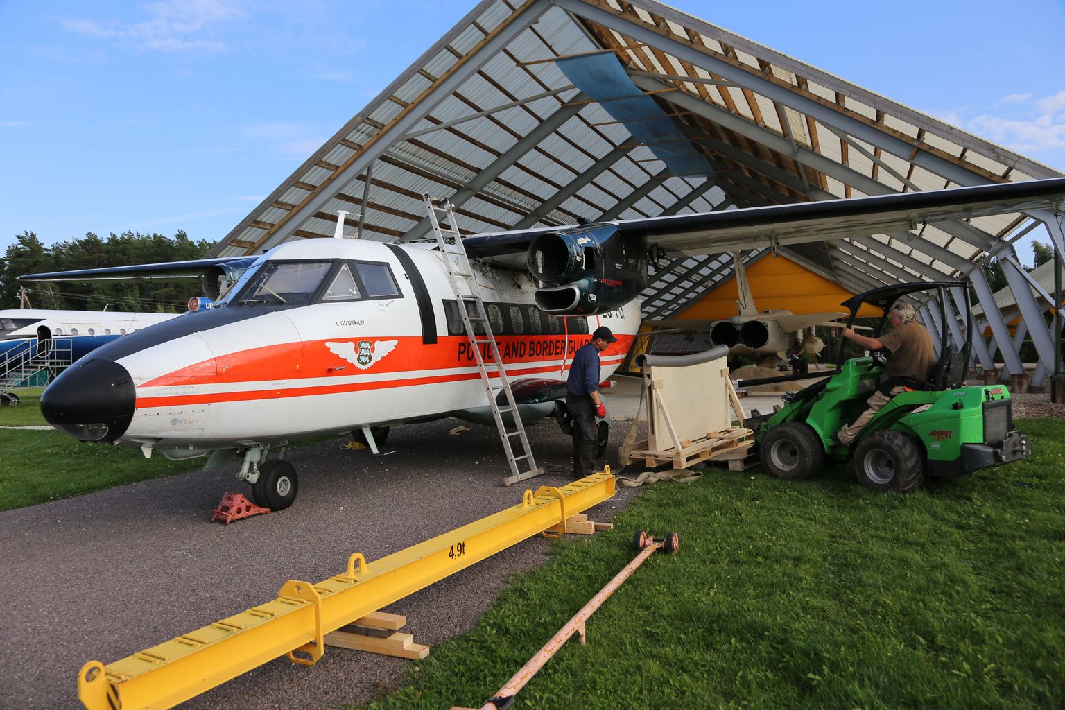 Politsei- ja piirivalveameti lennusalgas kasutusest maha võetud seirelennuk L-410 UVP on nüüd Eesti lennundusmuuseumi eksponaat.