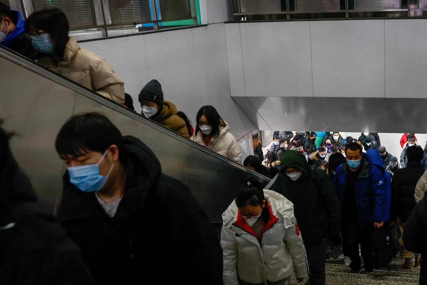 Inimeste hulk metroodes viitab majanduskasvu paranemisele alanud aastal. Fotol Pekingi metroojaam.