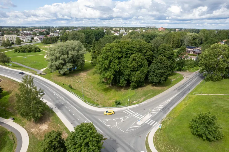 Koertepark Valuoja oru Leola ja Vaksali tänava ristmiku poolsel äärel valmib septembri alguses.