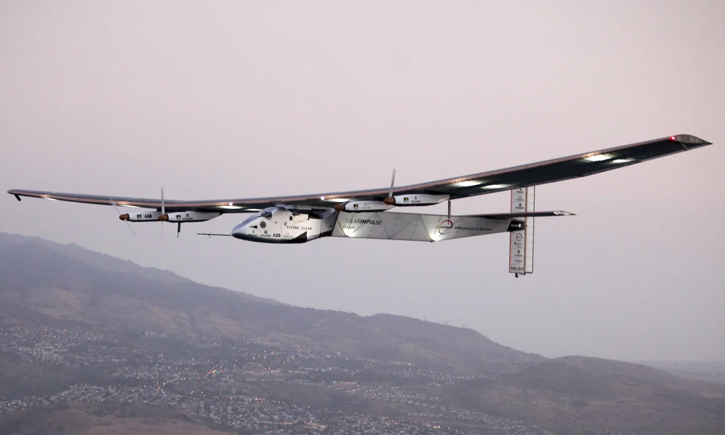 Solar Impulse 2 pärast remonti Hawaii kohal katselennul