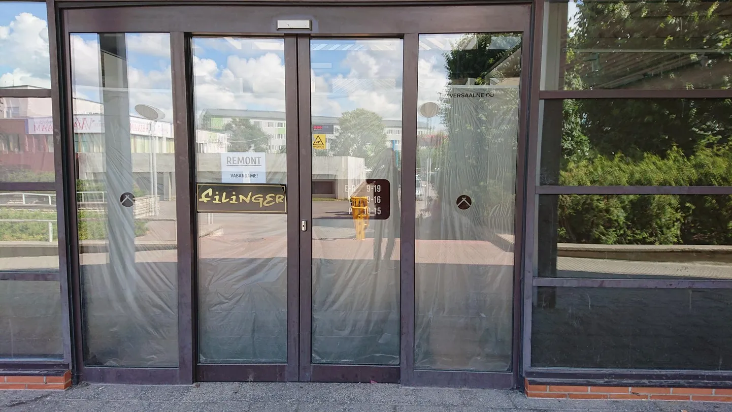 Silt Rakvere Turutare uksel teavitab, et käsil on remont. Peagi alustab samas hoones müüki Realiseerimiskeskus.