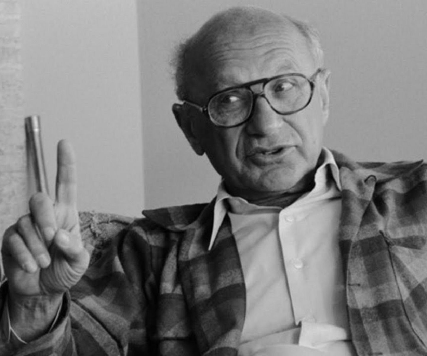 «Inflatsioon on nagu alkoholism,» on öelnud majandusteadlane Milton Friedman (pildil). «Mõlemal puhul... ilmnevad esmalt head mõjud, halvad mõjud aga alles hiljem.»