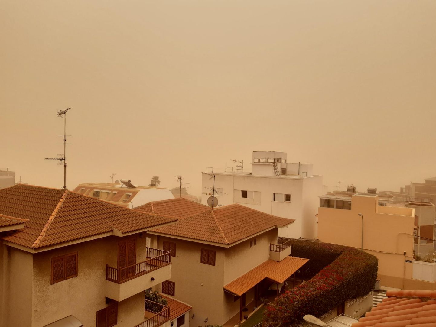 Perega Tenerifel puhkava Kari Maripuu sõnutsi meenutas liivatormi ajal avanenud vaade Marssi.