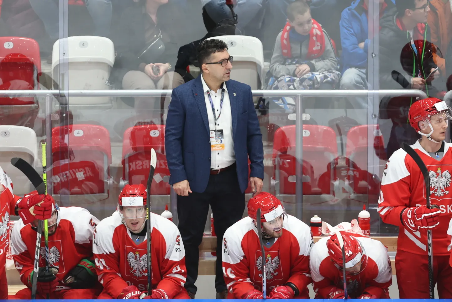Polijas hokeja izlase (centrā galvenais treneris Roberts Kalābers)