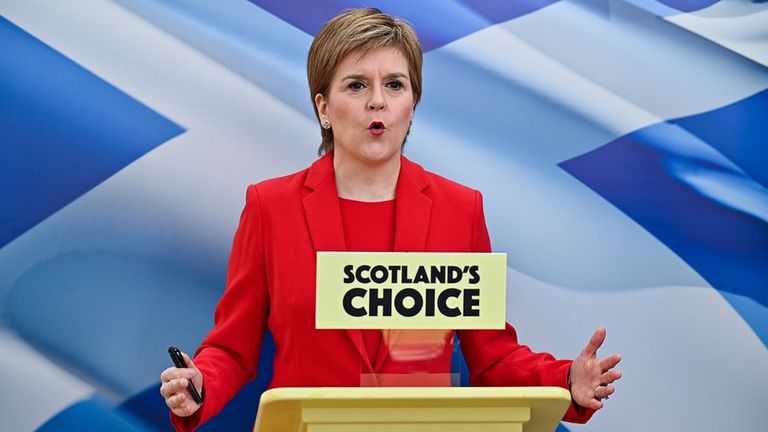 "Выбор Шотландии". Никола Стёрджен считает, что выбором Шотландии должны стать она, ее партия и новый референдум