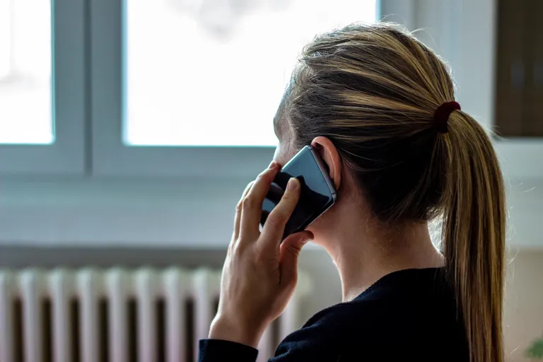 WHO soovitab inimestel suhelda pereliikmetega ning interneti ja telefoni teel sõprade ja sugulastega.
