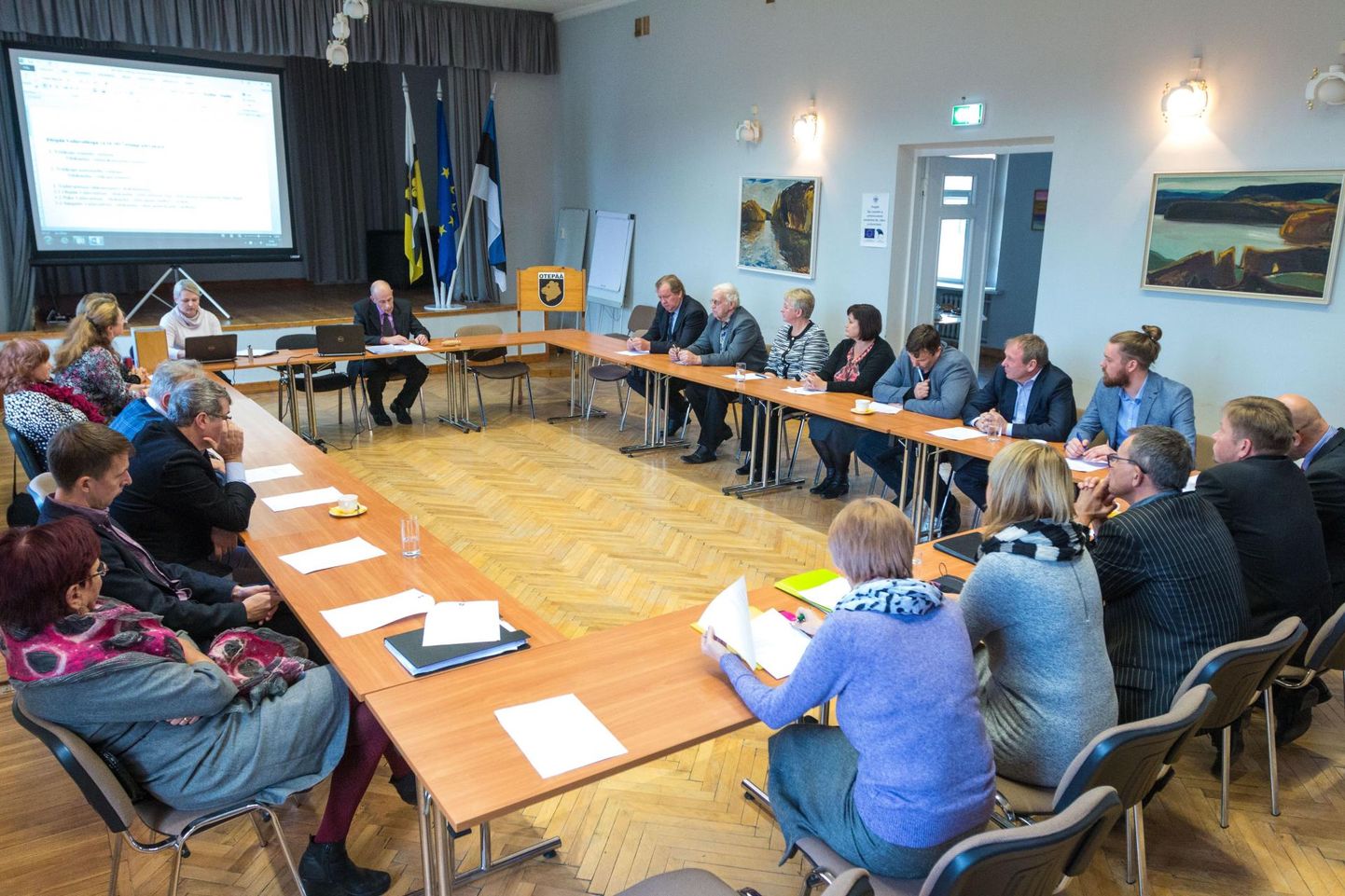 Kui tavaliselt toimuvad Otepää volikogu istungid vallamajas, nagu sellelgi pildil näha on, siis sel reedel tuleb istung juba teist korda kultuurikeskuses.