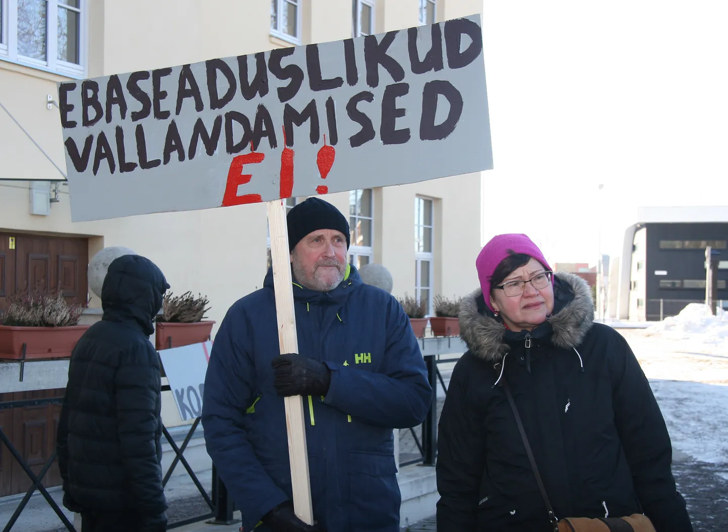 Jõhvi vallavõimu vastu avaldas meelt ka tuntud arstidest abielupaar Koit ja Sirje Makke.