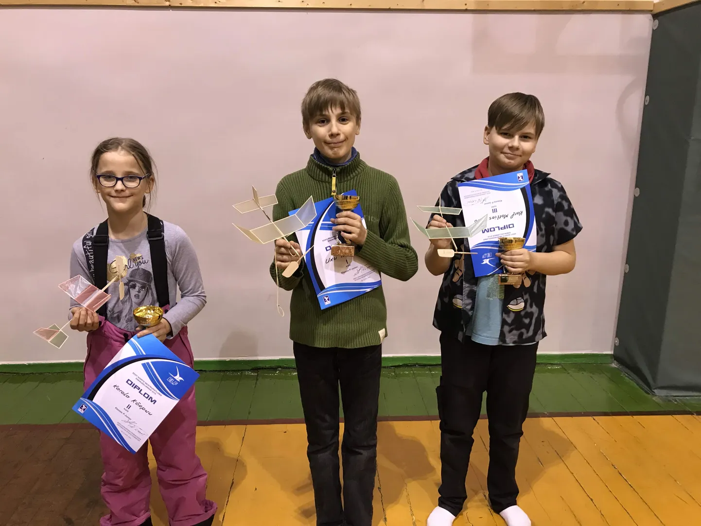 P-Junior klassi esikolmik: Karola Kõopuu (vasakult), Uku Nael ja Karl Matthias Kullo.