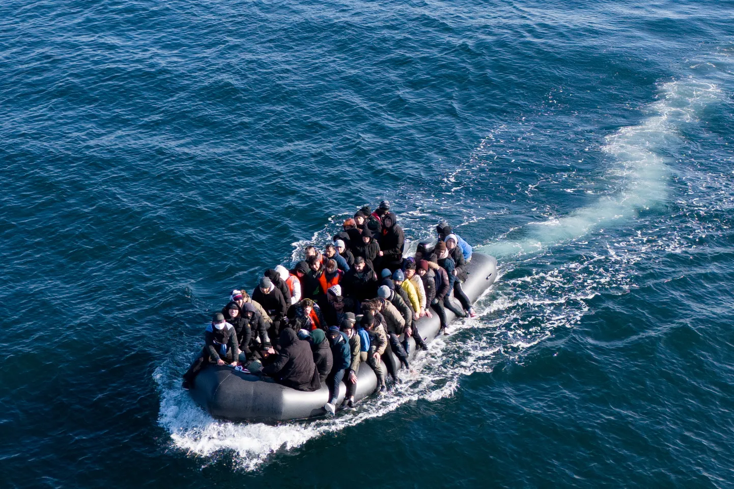 Migrandid ületamas La Manche'i väina teel Suurbritanniasse.