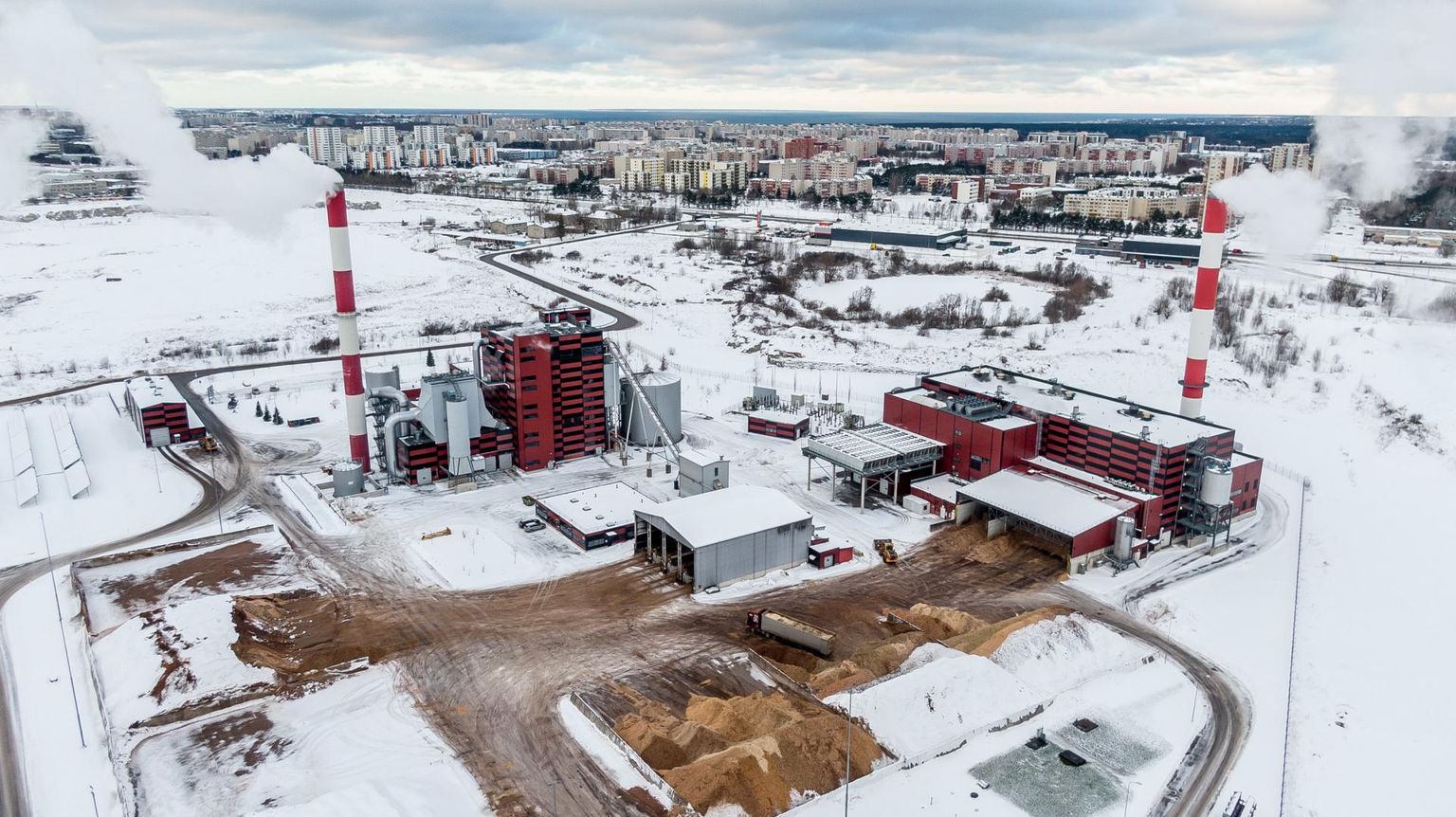 Rohevesiniku tootmiseks kuluvat elektrit hakkab andma hakkepuitu põletav Utilitase elektrijaam Tallinnas Väol. 