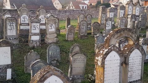 Allikad: Ida-Prantsusmaal soditi svastikaid kümnetele juudihaudadele