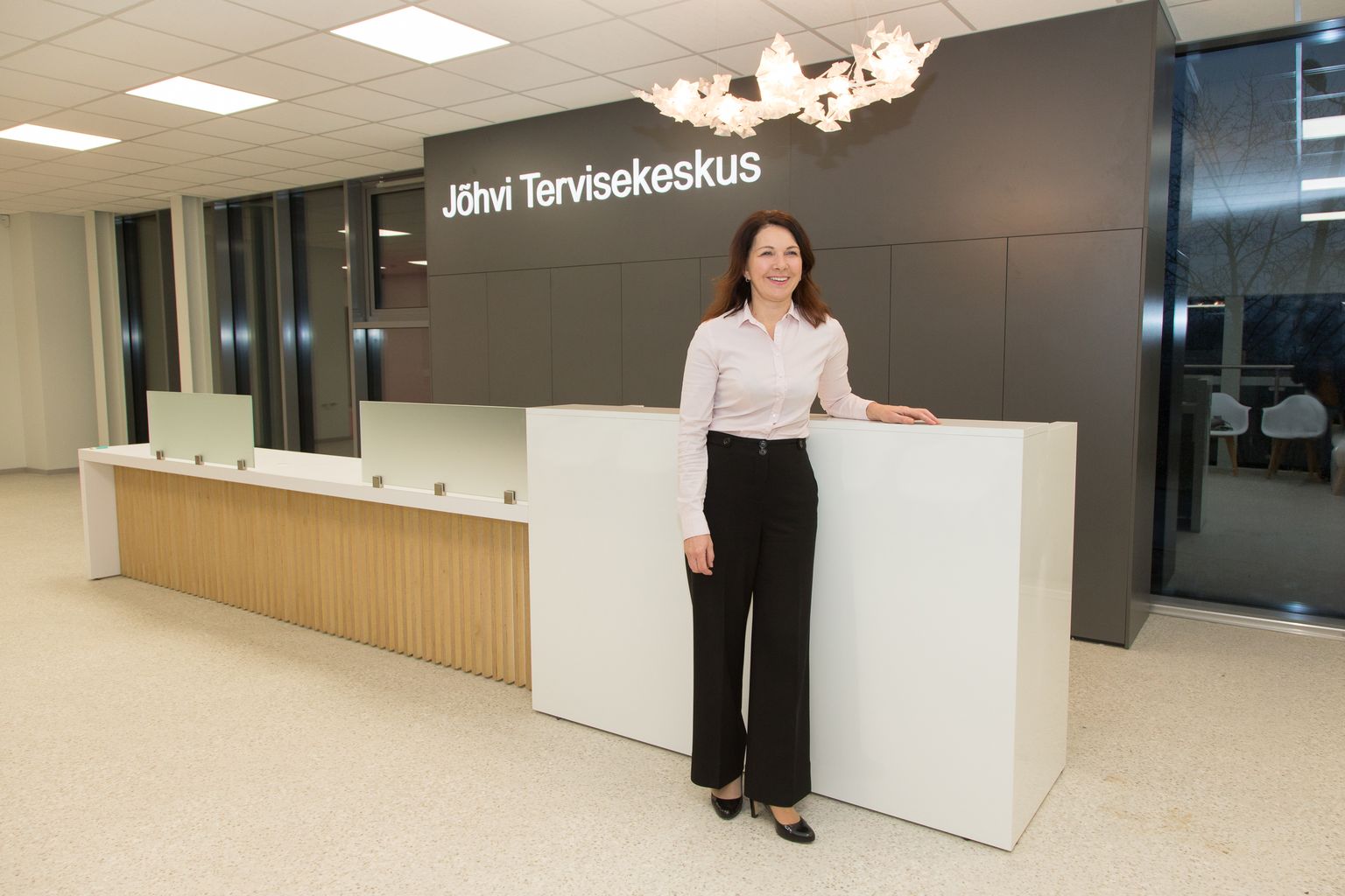 Registratuur on sisustatud klaassseintega galeriisse, mis ühendab OÜ Corrigo pea- ja kõrvalhoonet. Tervisekeskuse rajaja Tiiu Sepp loodab, et jaanuari esimesest nädalast on maja avatud ka patsientidele.